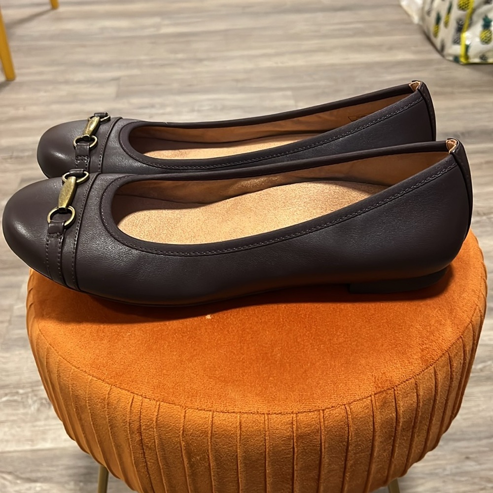 Vionic Delanie Flats - Picture 5 of 11